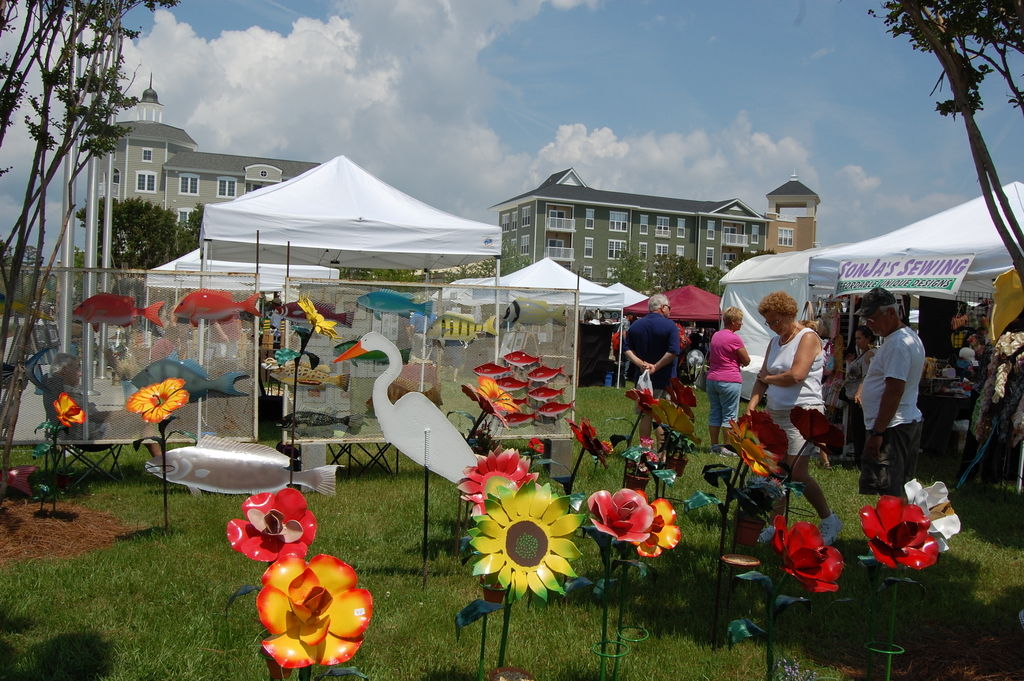 Seeking artists and vendors to participate in renowned arts festival